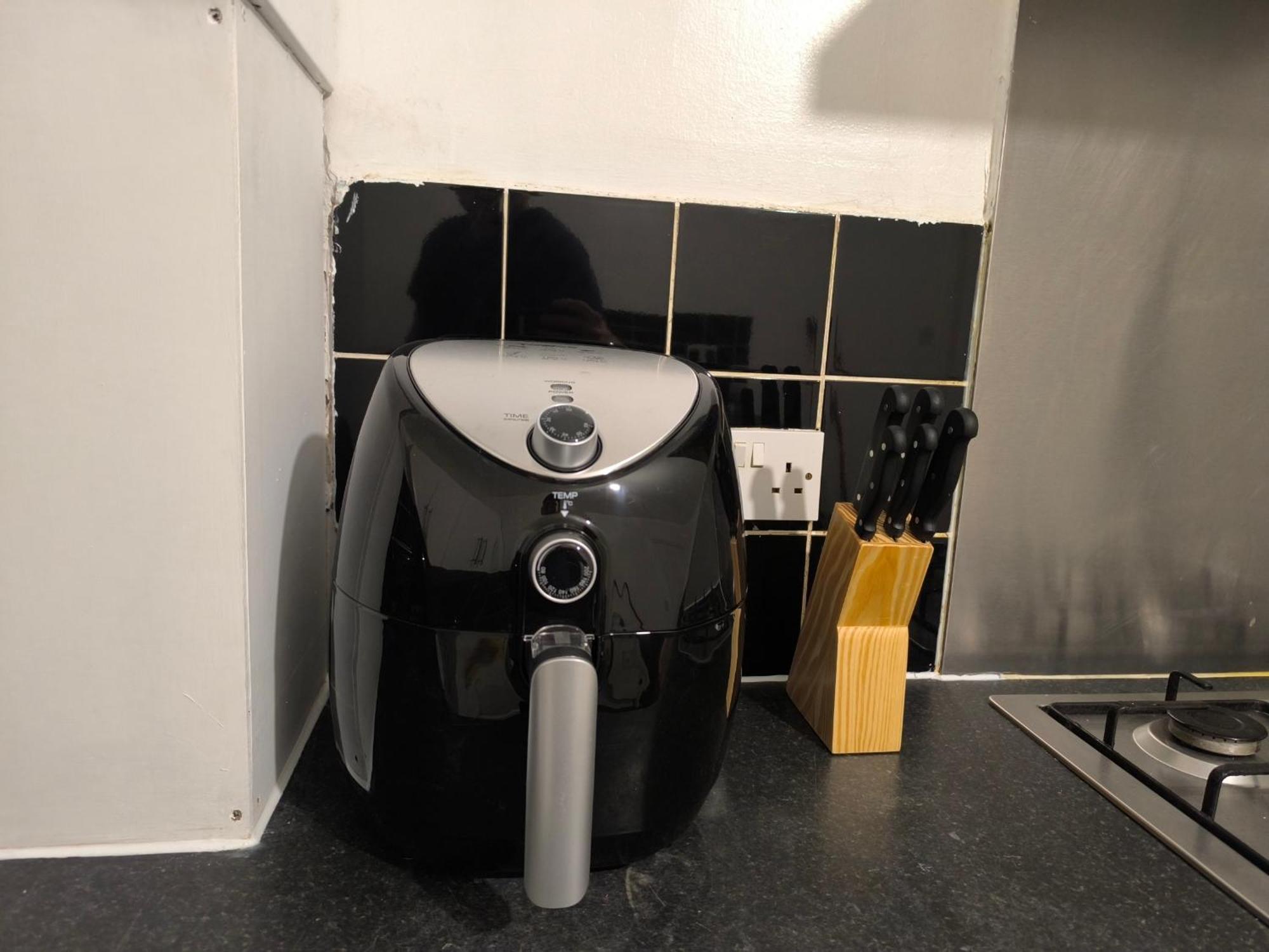 3 Persons Room, 1min Walk From South Wimbledon Station * London