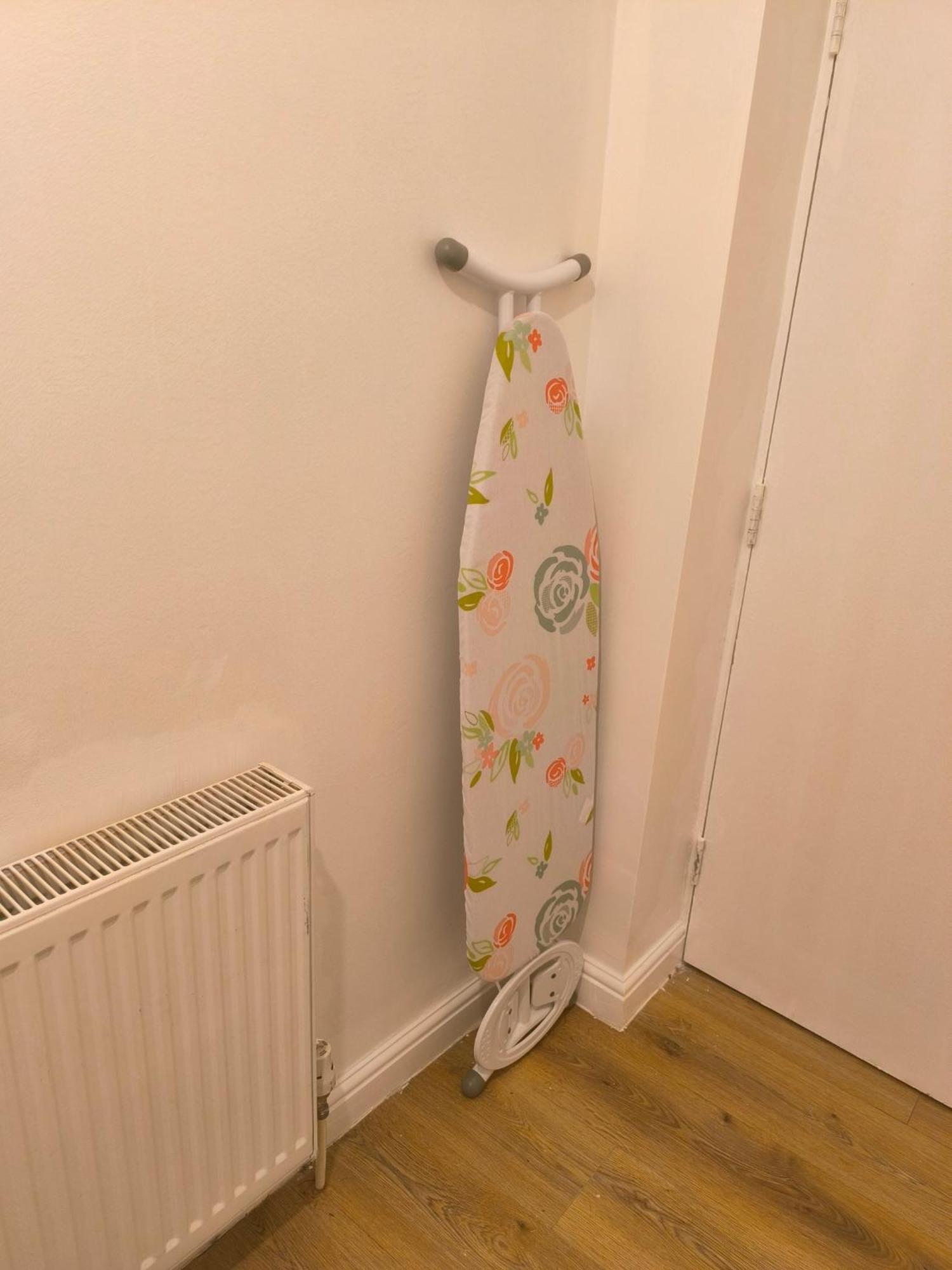 Guest house 3 Persons Room, 1min Walk From South Wimbledon Station